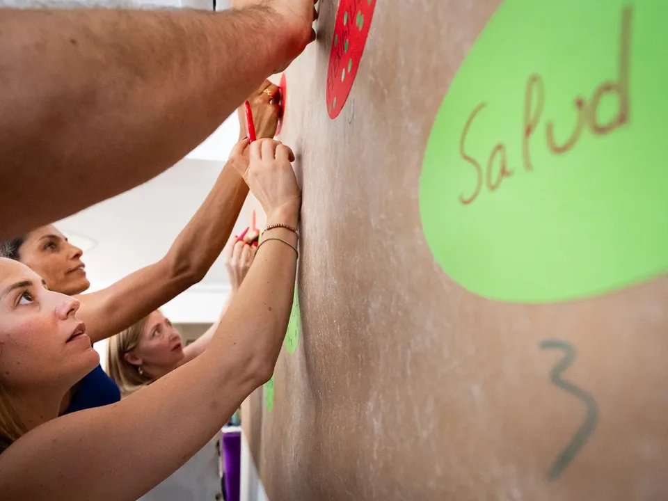 Sesión de un taller de valores facilitado con la metodología
